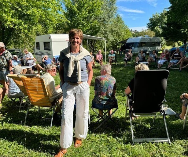 Martine van Os gaat met zowel oude bekenden als nieuwe gezichten op reis in nieuw seizoen We Zijn Er Bijna!