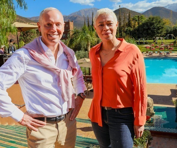 Monica Galetti en Rob Rinder reizen af naar het Italiaanse Borgo Egnazia in Wereldse Hotels