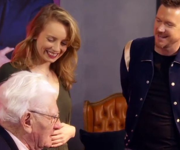 Videosnack: We want more: Tess ontroert met Franstalig lied voor haar opa