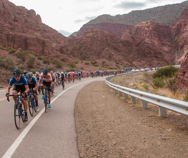 Remco Evenepoel draait warm tijdens De Ronde van San Juan