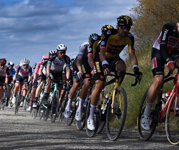 Oud-winnaar Tom Pidcock krijgt dit jaar flinke concurrentie tijdens Strade Bianche