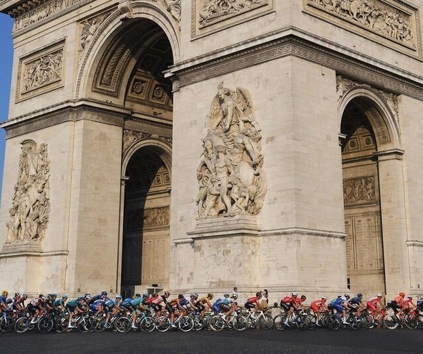 Tour de France: Knallend einde op de Champs-Élysées