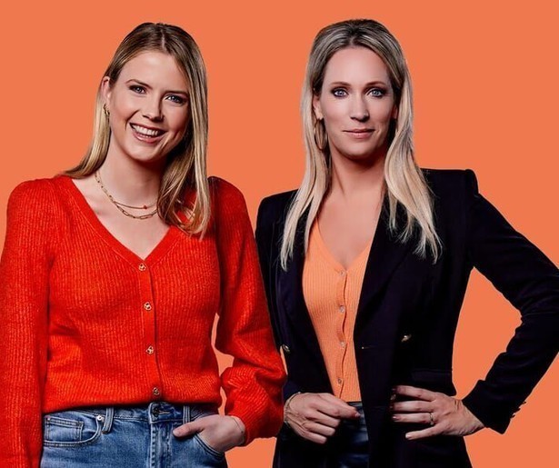 Hélène Hendriks en Noa Vahle zwaaien het Nederlands Elftal uit in Wij Houden van Oranje