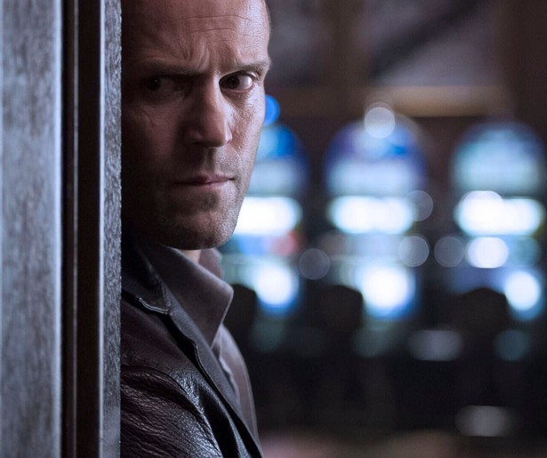 Jason Statham werkt zich steeds verder in de nesten in Wild Card