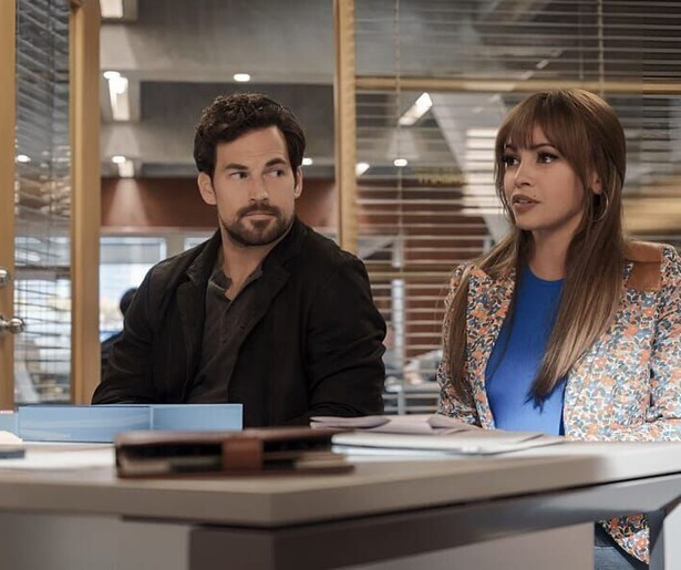 Een criminele boekhouder staat op het punt te getuigen tegen de maffia in Wild Cards