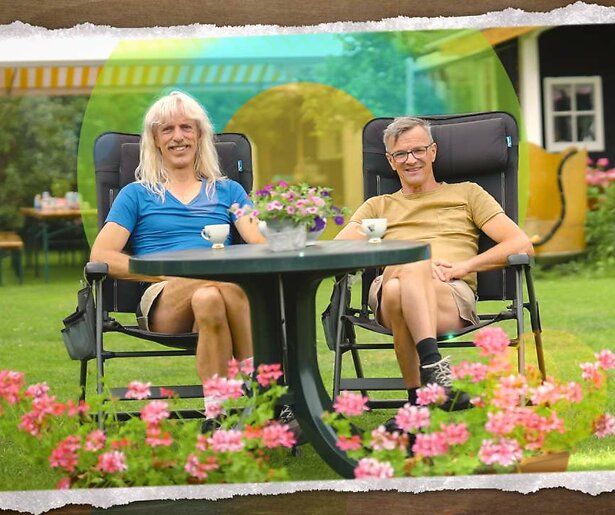 Peter en Wim moeten flink aan de bak in Groeten vanaf de Camping