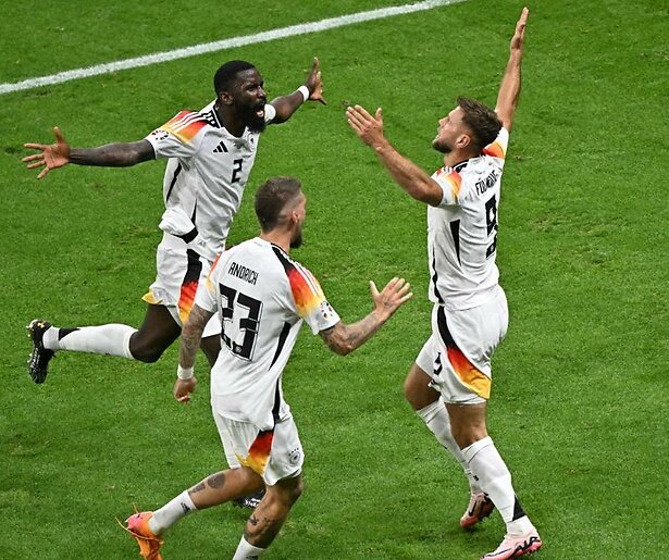 De TV van gisteren: Duitsland scoort op z’n Duits in blessuretijd tijdens laatste poulewedstrijd EK