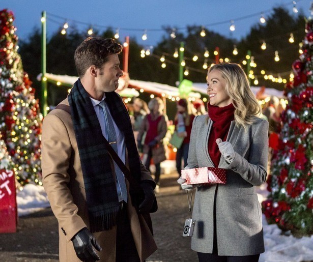 Kerstcadeautjes en zoete kerstcommericals in With Love, Christmas