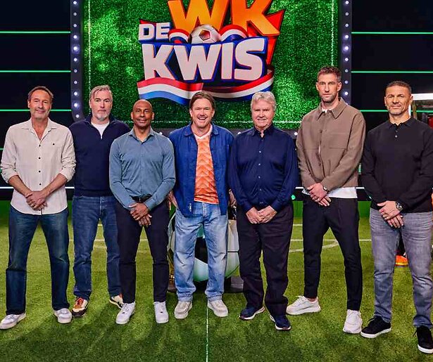 Johnny de Mol legt oud-WK-gangers het vuur aan de schenen in De WK Kwis