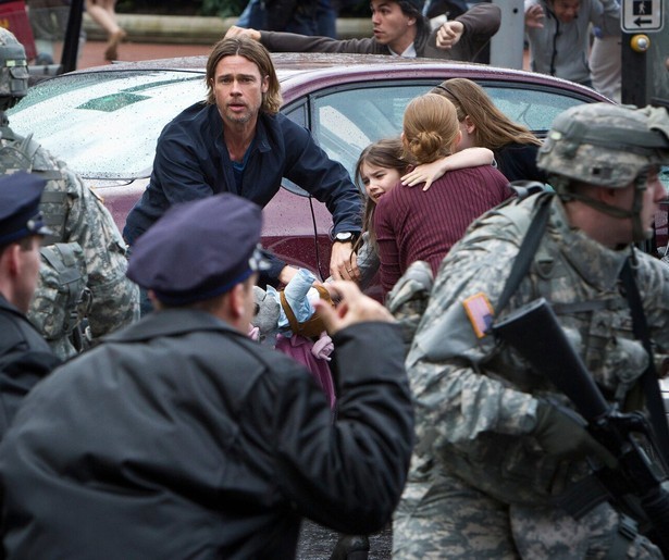 Brad Pitt trekt ten strijde tegen een horde vleesetende zombies in World War Z
