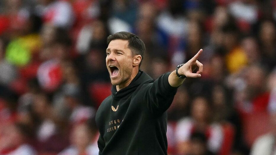 Xabi Alonso voor Bayer Leverkusen