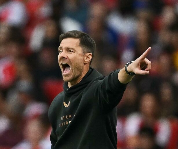 Succestrainer Xabi Alonso trapt met zijn Bayer Leverkusen de Duitse competitie af op Viaplay TV