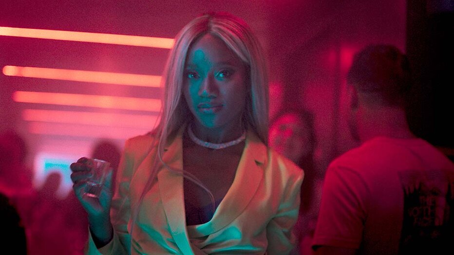 Yootha Wong Loi-Sing als Yola in Santos