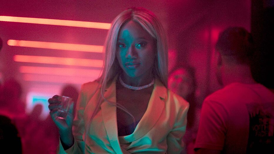 Yootha Wong-Loi-Sing als Yola in Santos