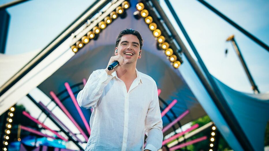 Yves Berendse op het podium.