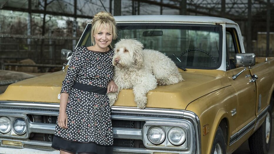 Yvon Jaspers met hond Tommy. Yvon Jaspers met hond Tommy.