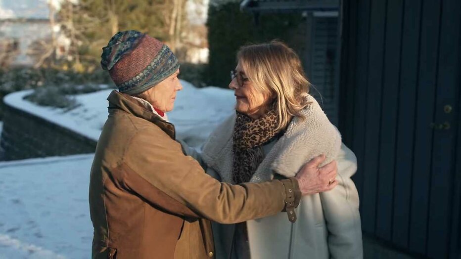 Yvonne en Therese in Winter Vol Liefde