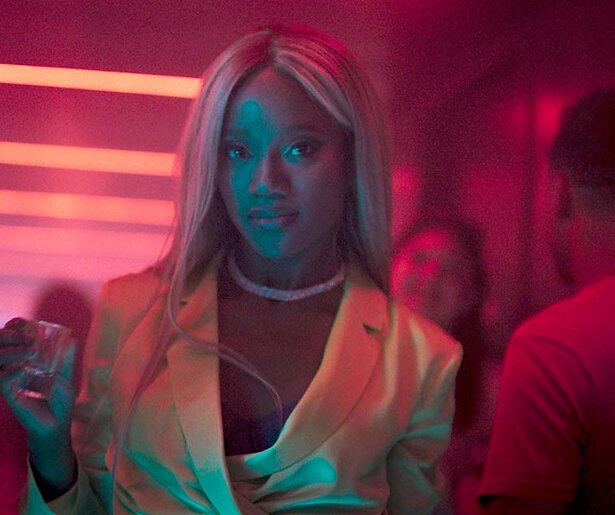 Yola moet iets voor haar criminele moeder doen in Santos