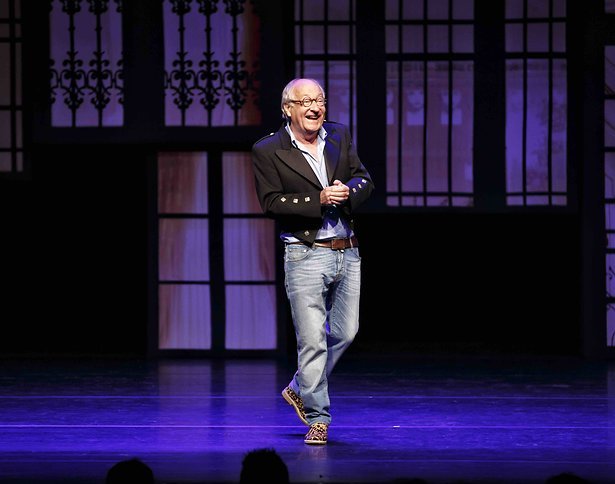 De TV van gisteren: Youp verslaat nipt dansende BN'ers