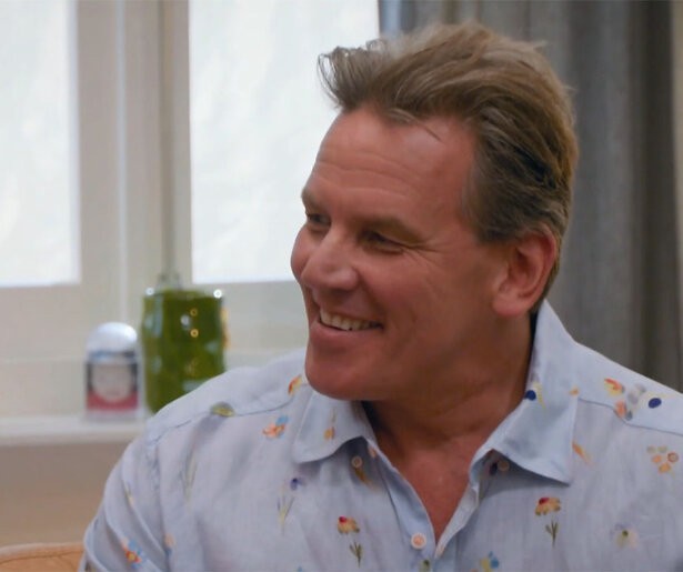 In de nieuwe datingshow Your Place or Mine daten singles vanuit een eigen woonkamer