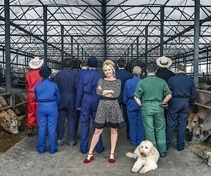 Annechien Steenhuizen verrast NOS Journaal kijkers met strakke leren jurk - Televizier.nl