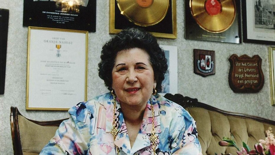 Mary Servaes, alias de Zangeres Zonder Naam.