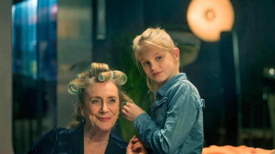 Beppie Melissen en Vita Heijmen in Kapsalon Romy