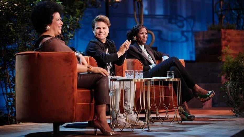 Giovanca Ostiana met juryleden Tania Kross en Roel van Velzen voor Zing!