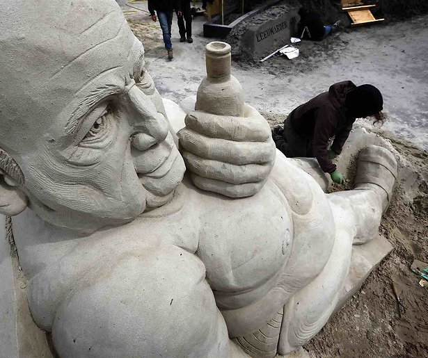 Wedstrijd tussen zandkunstenaars bij Omroep MAX