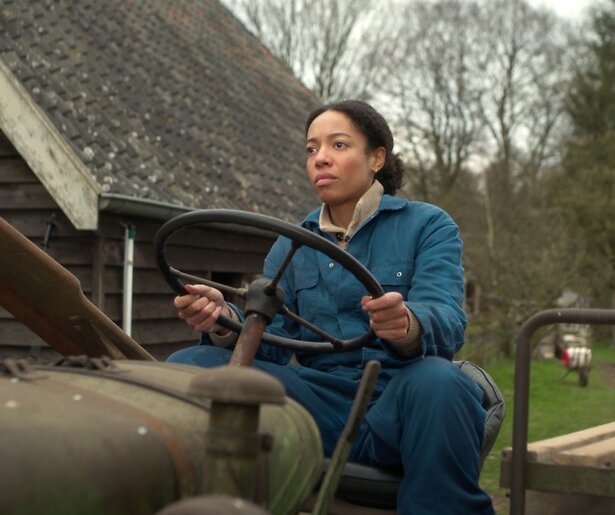 Actrice Joy Delima uit hitserie Zussen blikt terug op het seizoen: 'Blij verrast door hoe goed het bekeken werd'