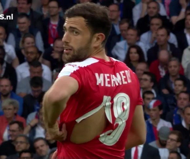 De TV van gisteren: 2,3 miljoen kijkers voor scheurende shirts op EK