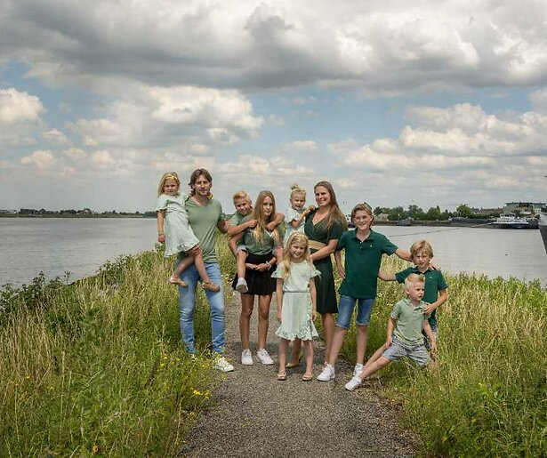 De familie Zeldenrust viert feest in nieuwe aflevering Een Huis Vol
