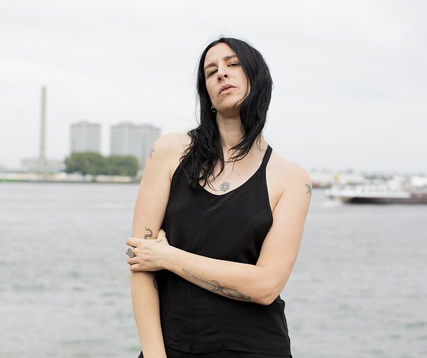 De TV van gisteren: Zomergasten met Raven van Dorst trekt 662.000 kijkers