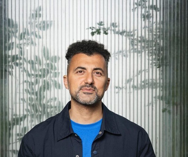 Griet Op de Beeck interviewt Özcan Akyol in de eerste Zomergasten van dit seizoen