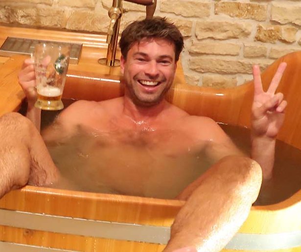 Zon, zuipen, ziekenhuis terug op de buis met Rick Brandsteder en Nienke Plas