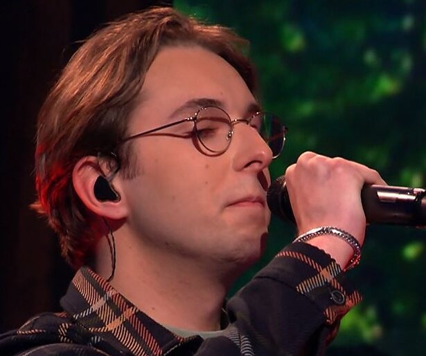 Prachtig: zoon Frans Bauer zingt 'Papa' in Hoge Bomen