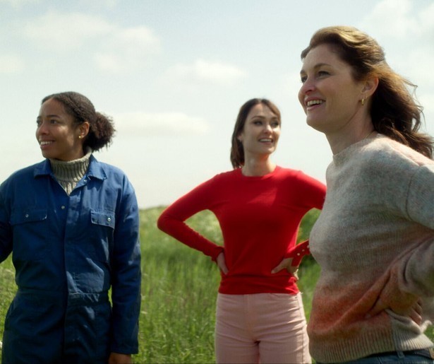 Siem heeft Rolinde, Faya en Nienke wat op te biechten in Zussen